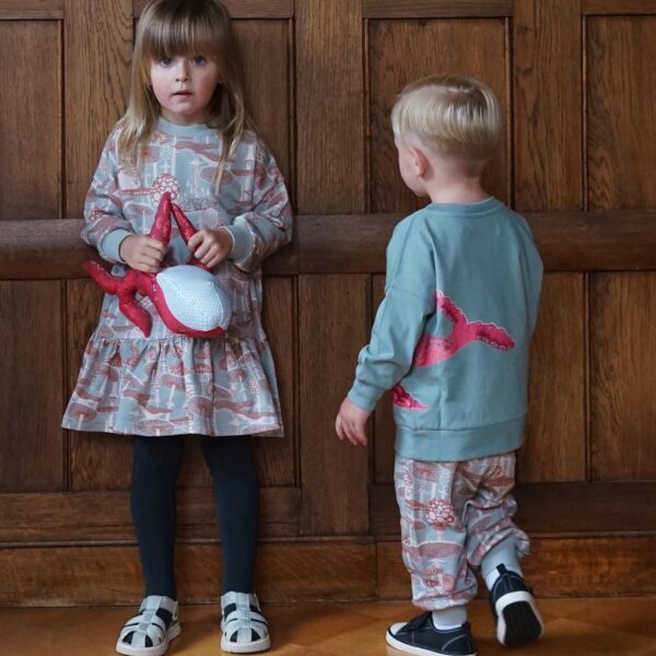 494714553_1256692159793767_1288006799542341652_n Klaus Haapaniemi<br>蘑菇叢林有機純棉洋裝<br>134/140