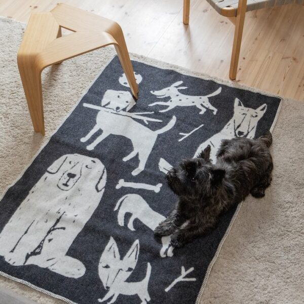 Lapuan Kankurit<br>MATTI PIKKUJÄMSÄ合作款羊毛毯<br>(狗狗集會 黑 小)