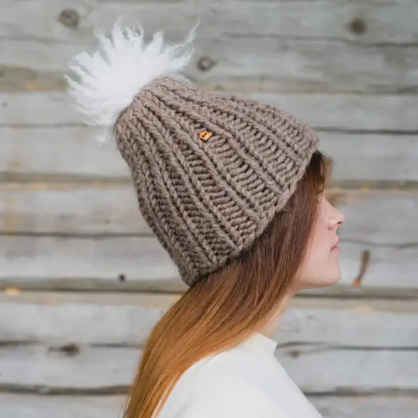 LUKSUS-SAARELAINEN-brown-1 Myssyfarmi<br>成人手工羊毛帽 (LUKSUS 咖啡)