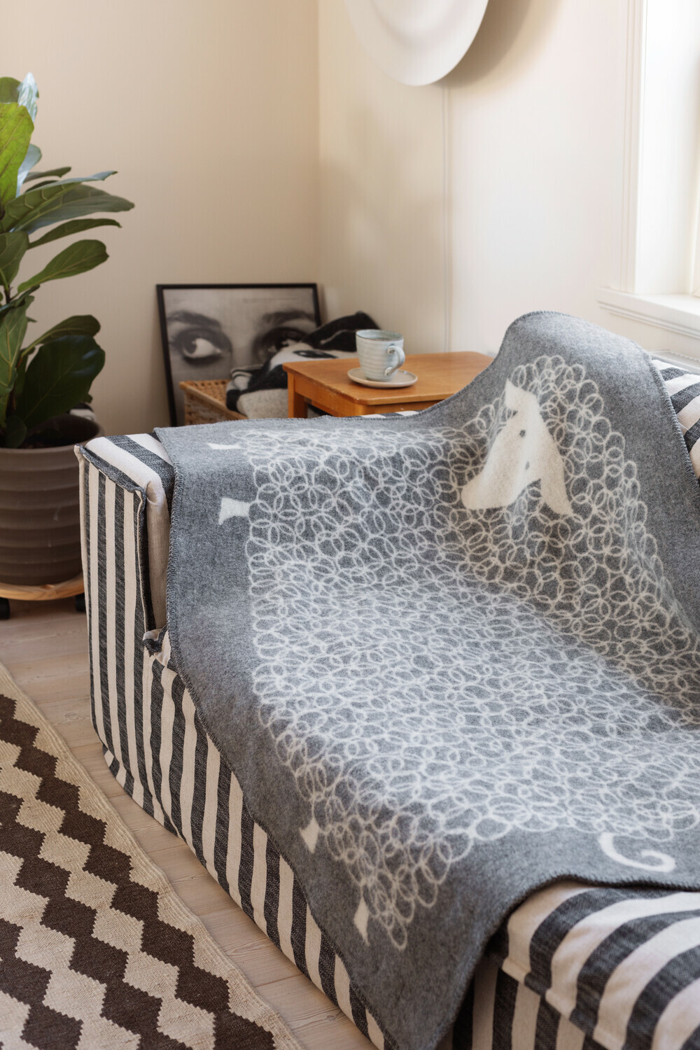 lapuankankurit_kili_blanket_90x130_grey-white_2