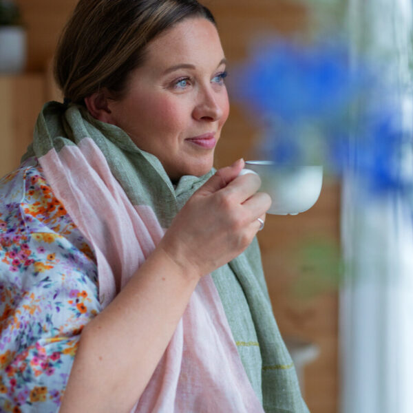 Lapuan Kankurit<br>亞麻薄圍巾 (TSAVO 玫瑰&淺橄欖)