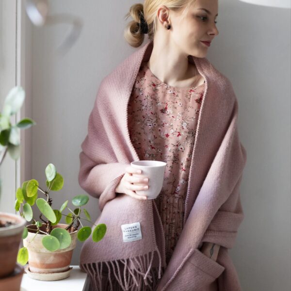 Lapuan Kankurit<br>羊毛口袋披肩 (UNI 乾燥玫瑰)